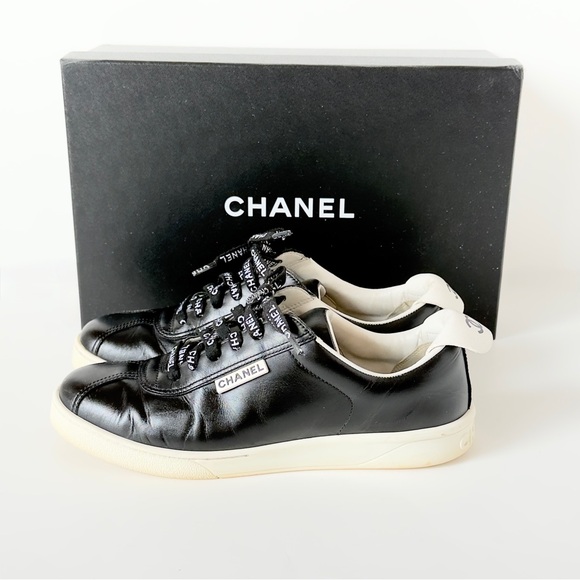 Chanel Women’s Leather Sneakers size Italy 38.5 (US8). - Picture 4 of 8